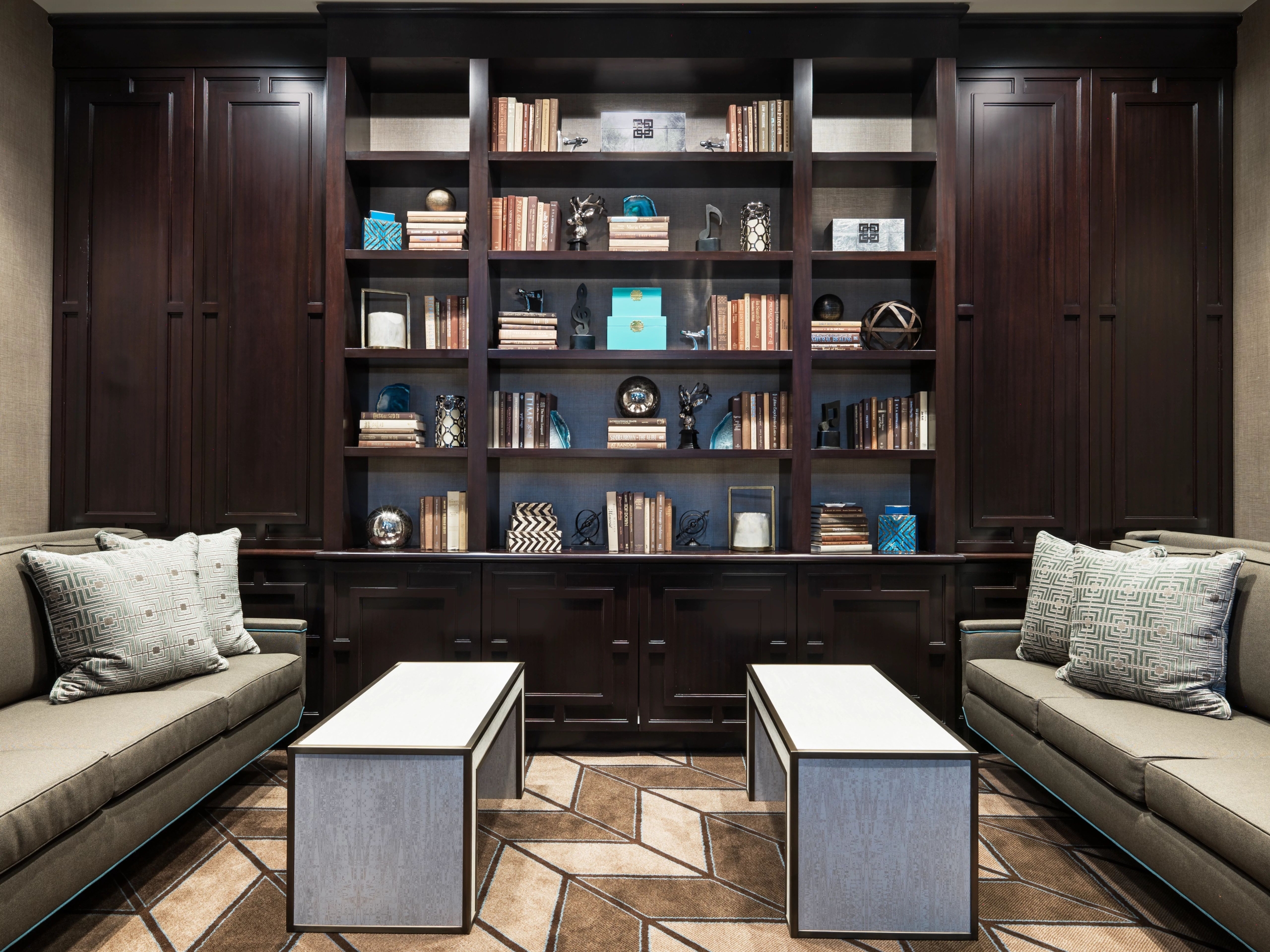 The lobby area with a small library area at the Sheraton Memphis Downlown Hotel