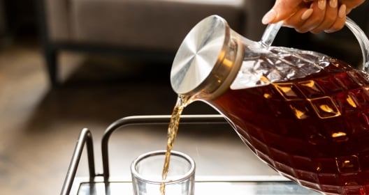 pouring ices tea into cup